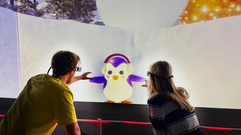 Christmas_PenguinGuards_HandsOut