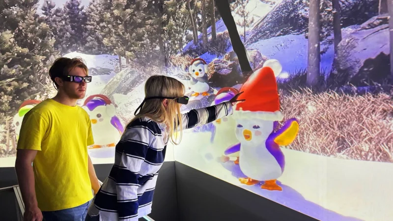 Christmas_PenguinGuards_TouchPenguin